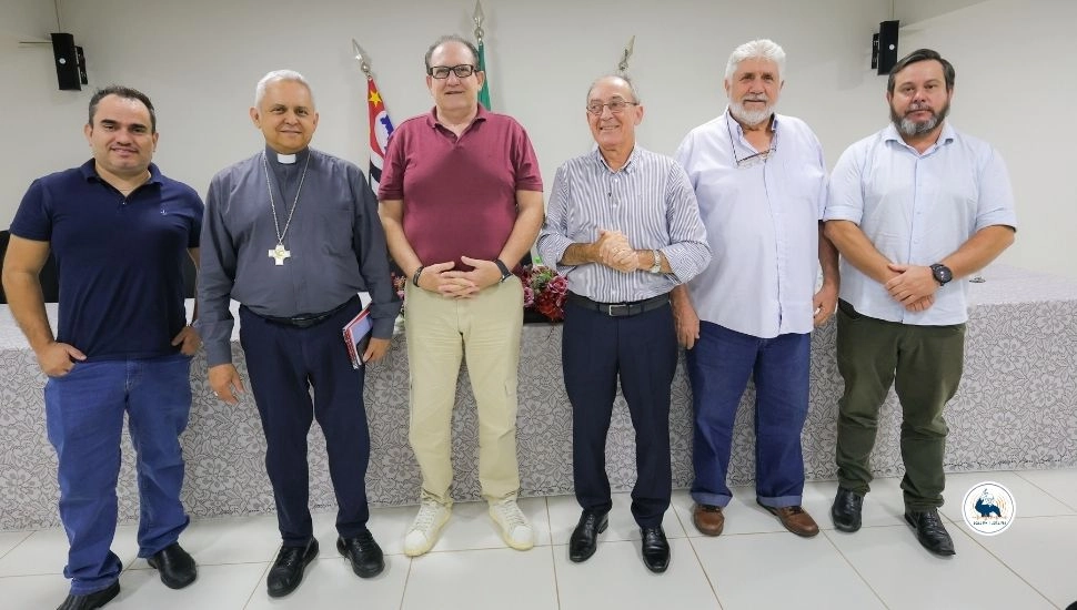 Dom Eugênio celebra palestra com o tema A Internet e o Adolescente