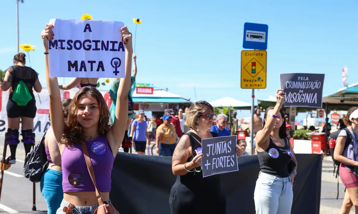 Mulheres vão às ruas pela votação do PL da Misoginia