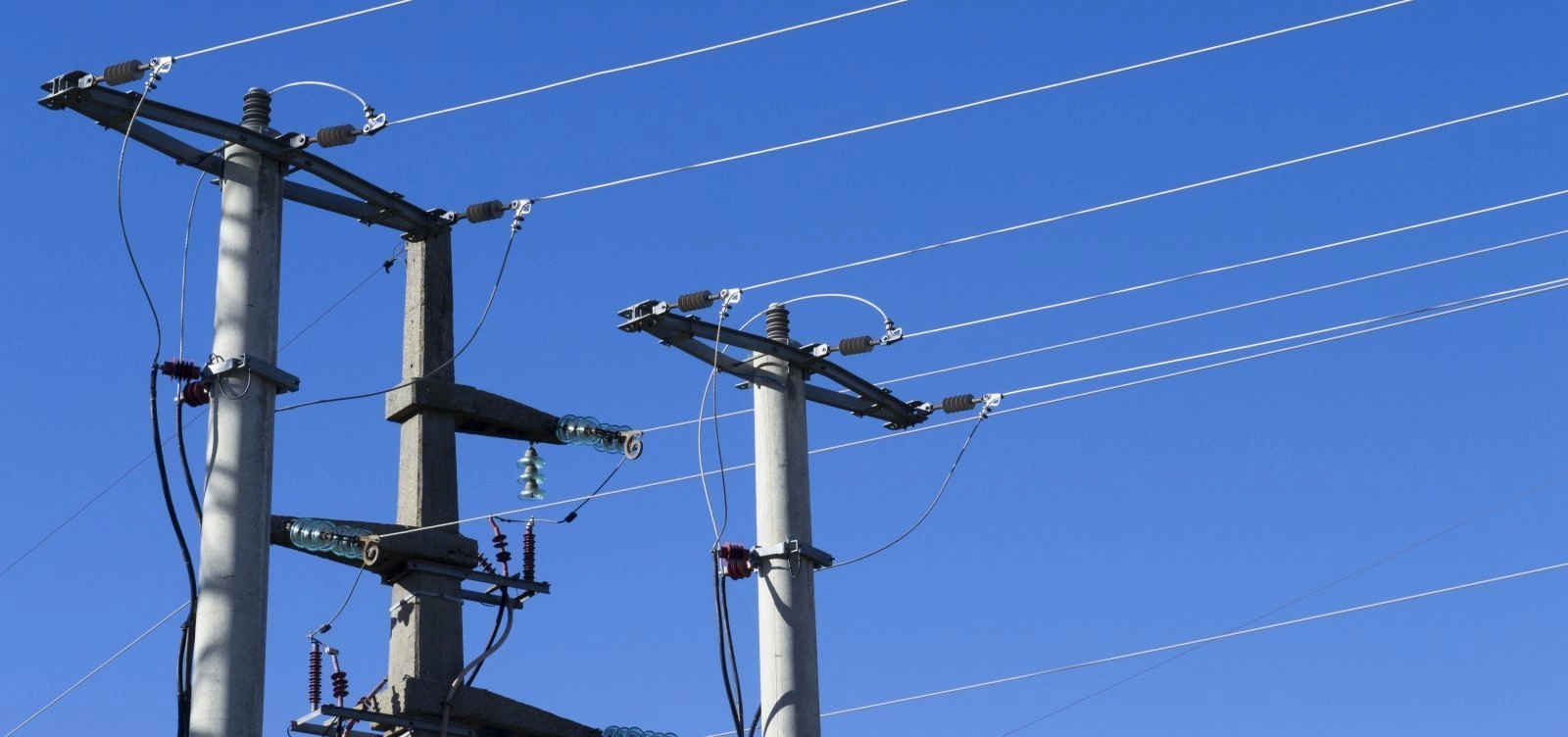 Acidentes contra postes deixam 350 mil clientes sem energia na Bahia no primeiro semestre de 2026