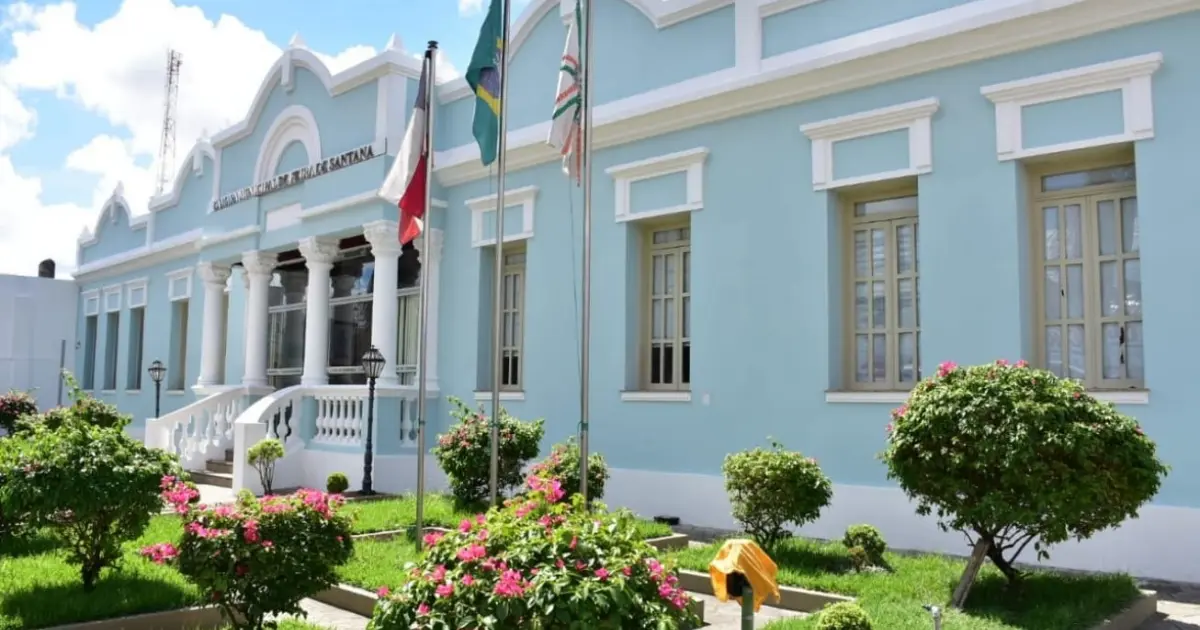 Presidente da Câmara de Feira de Santana exonera 70 servidores de cargos temporários