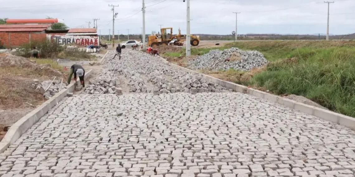 Rua Francisco Araújo começa a ganhar nova pavimentação para melhoraria da mobilidade urbana em Marcionílio Souza