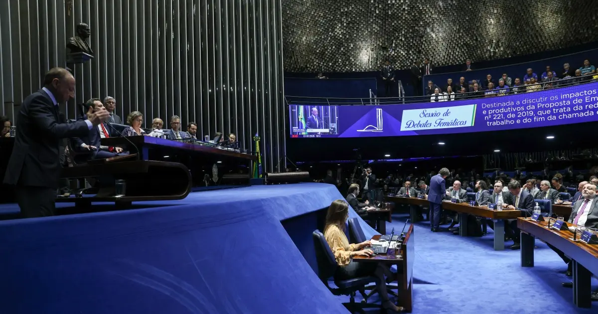 Número de deputados federais que tentam o Senado dobra em 2026