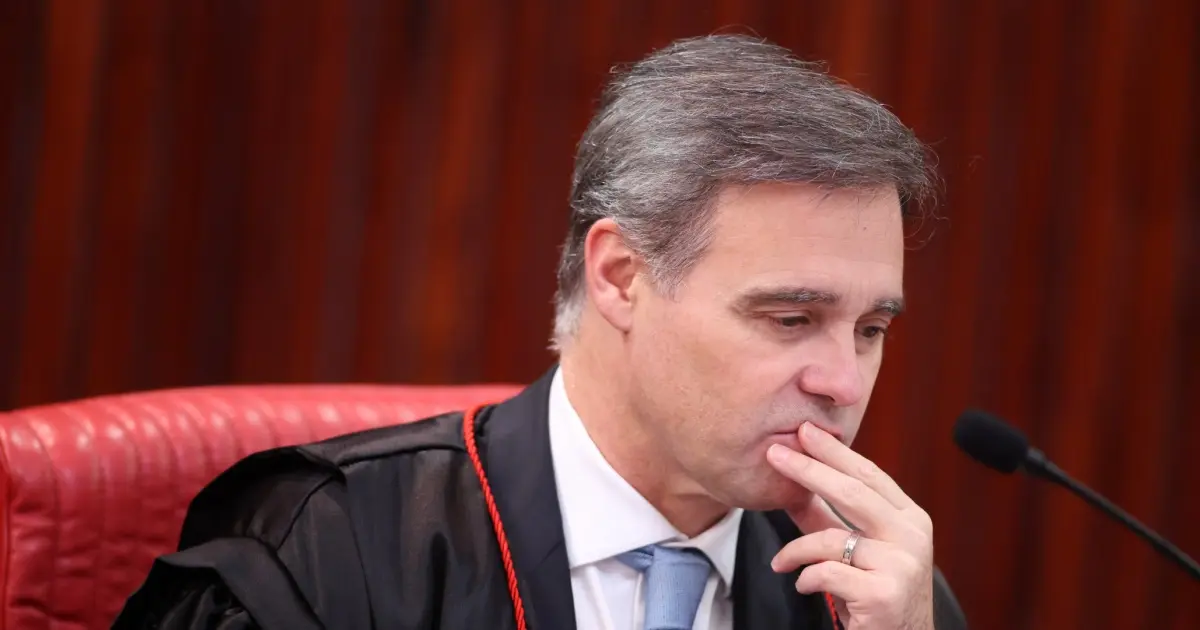 Mendonça atende Flávio e proíbe Lula de veicular propaganda sem Alckmin
