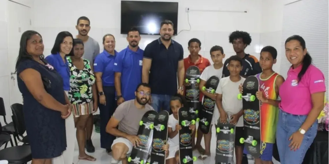 Ibiquera promove entrega de kits esportivos para jovens do Cras e celebra conquistas da ‘Junina Arraiá do Sertão’
