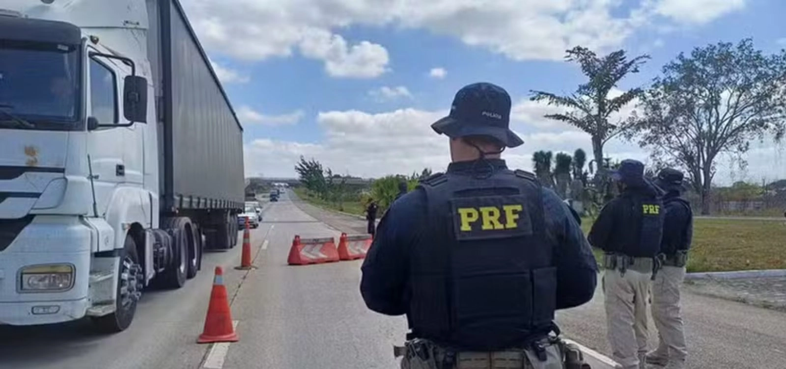 PRF restringe operações de trânsito durante votação e proíbe bloqueios que prejudiquem eleitores