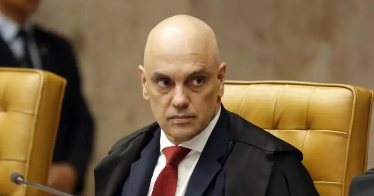 Alexandre de Moraes se declara impedido em ação sobre a esposa