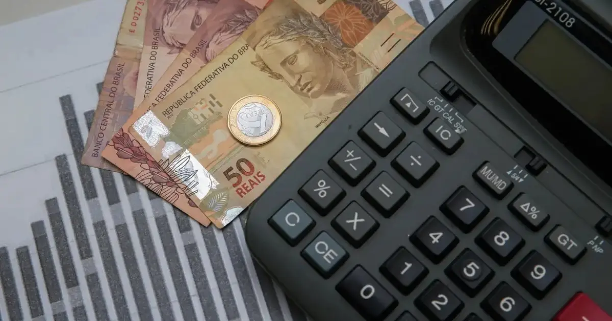 Inadimplência das famílias no crédito livre atinge novo recorde e chega a 8% em agosto, mostra BC