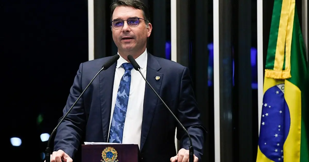 Eleições: Flávio Bolsonaro defende revisão da Reforma Tributária e critica alíquota de 28%