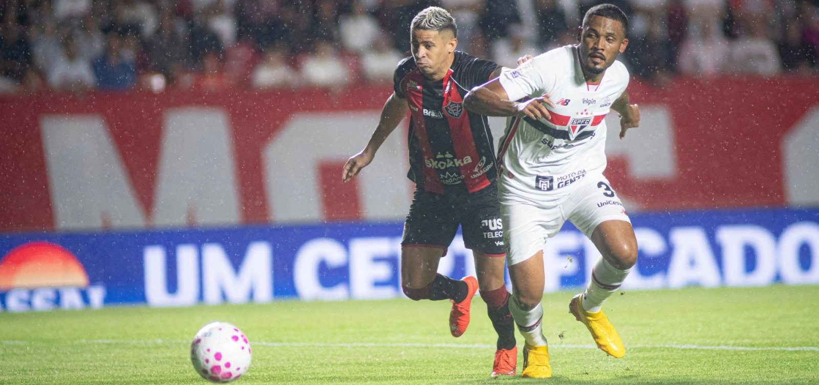 Vitória perde para o São Paulo e segue sem vencer fora de casa no Brasileirão