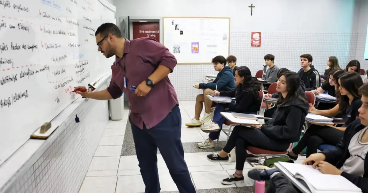 Estudo da OCDE revela alta evasão e baixa satisfação de professores na rede pública do Brasil