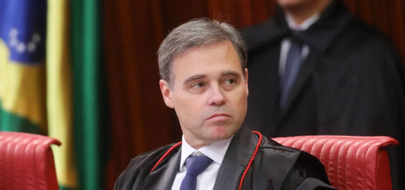 Mendonça autoriza Lula e Flávio a divulgar próprios sigilos
