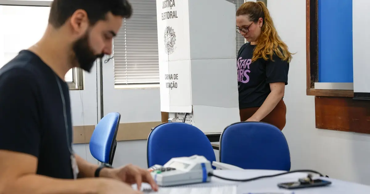 Eleitores vão às urnas hoje para escolher o presidente do país