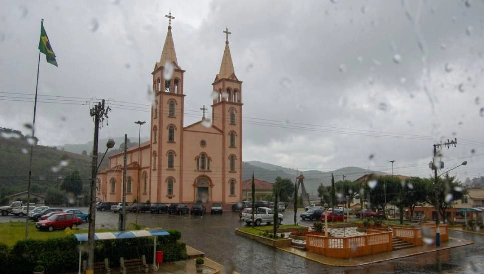 Meteorologia: muita chuva e risco de granizo em várias regiões de SC