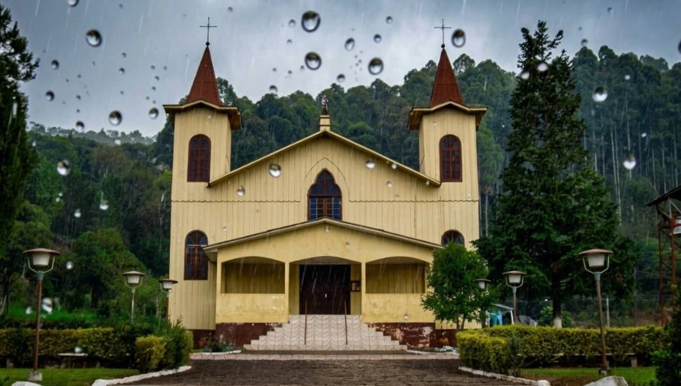 Meteorologia: ainda chove muito à tarde em praticamente toda SC