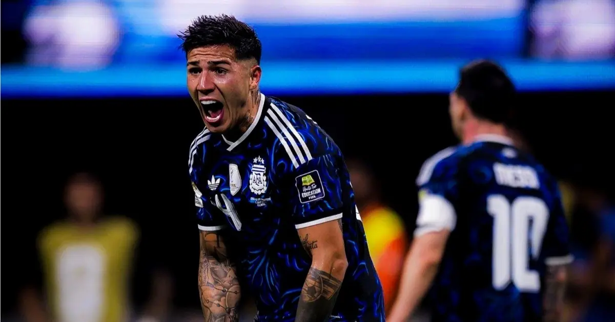 Enzo Fernández acerta com Manchester City em negócio de quase R$ 900 milhões, diz jornalista