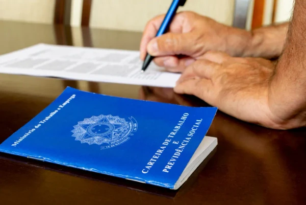 Penhora de salário para quitar dívidas: entenda a nova regra da Justiça no Brasil