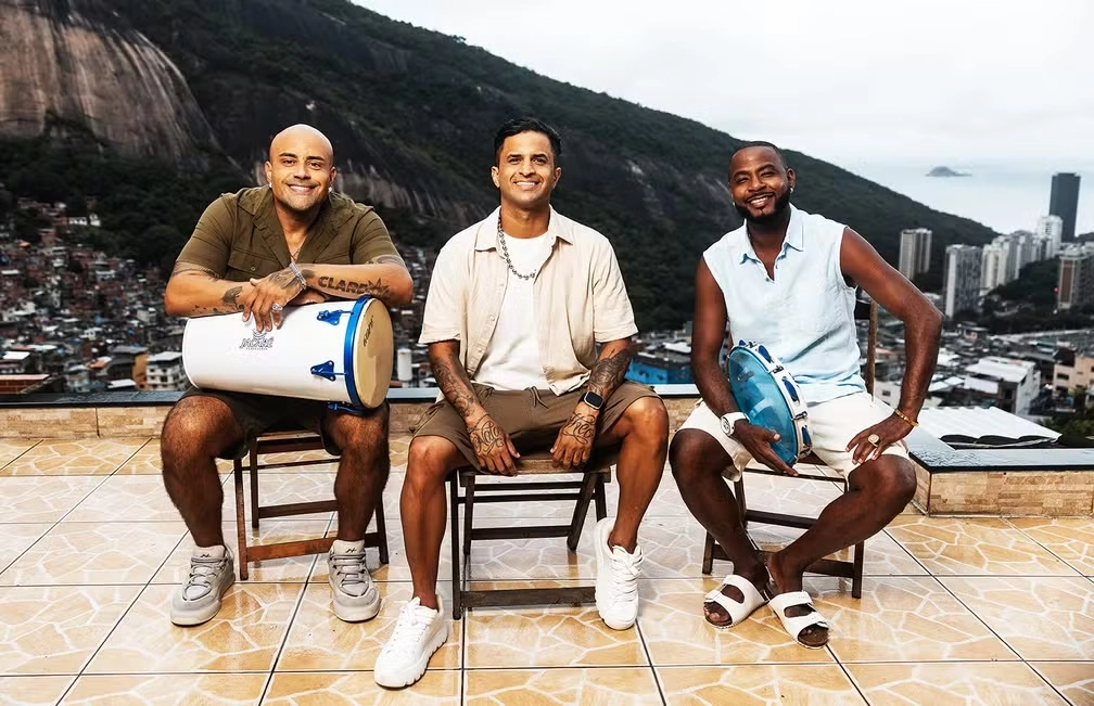 Grupo Clareou grava álbum audiovisual em show na favela da Rocinha, com o cantor Mumuzinho entre os convidados
