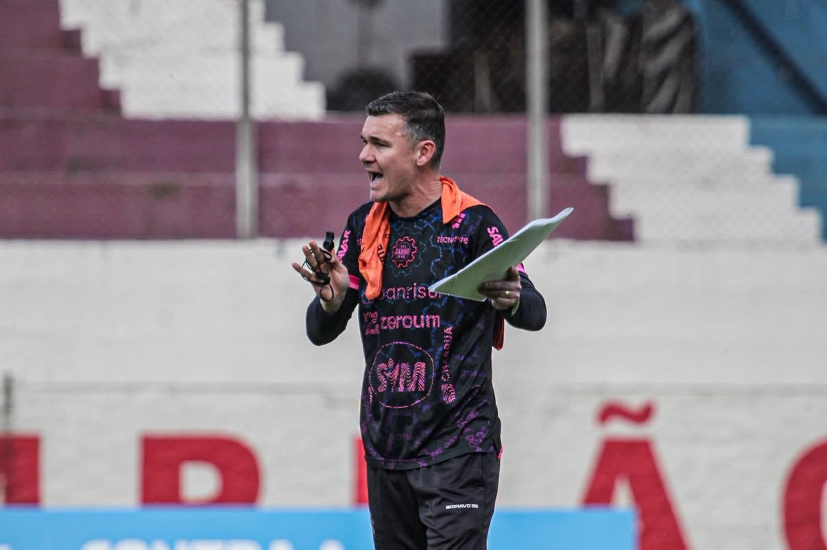 :: Treinador William De Mattia foi aprensento durante entrevista coletiva como novo treinador do Caxias