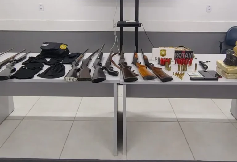 Operação das forças de segurança apreende drogas, armas e material ligado ao Comando Vermelho em Alagoas