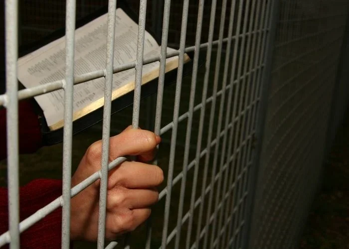 Cristãos detidos no Iêmen continuam a realizar atividades de evangelização nas prisões