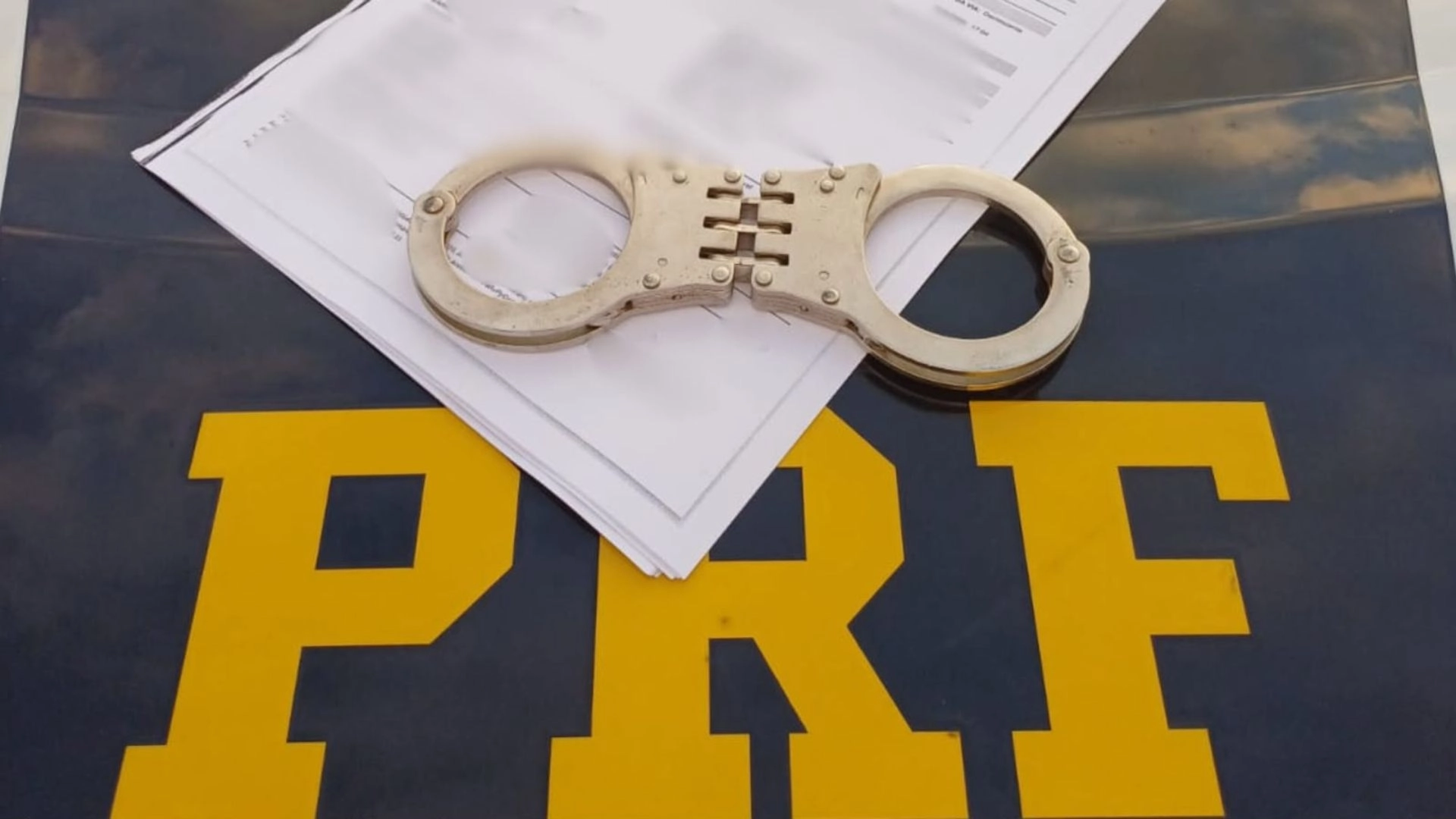 PRF prende homem com mandado por homicídio na BR-316