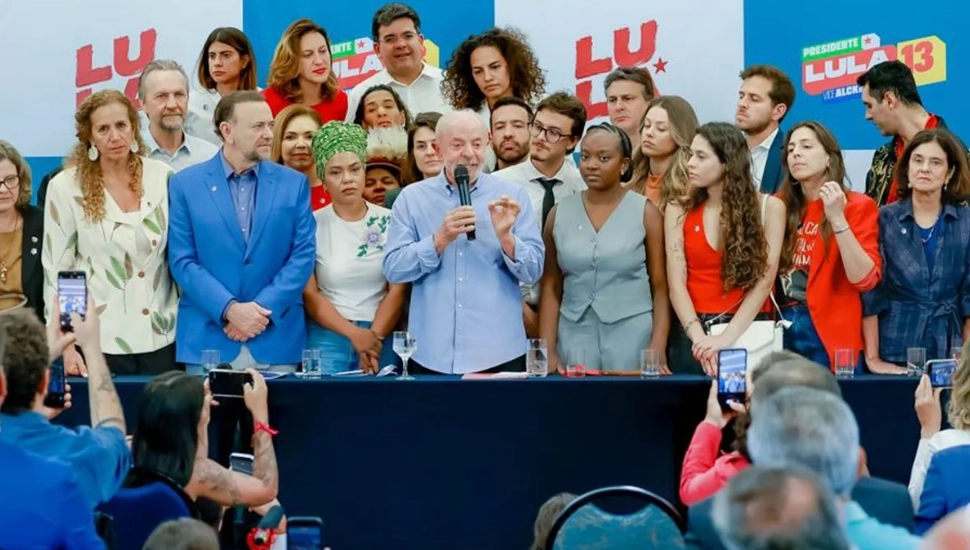 Lula admite erros e diz que fez a "campanha menos organizada desde 1989"