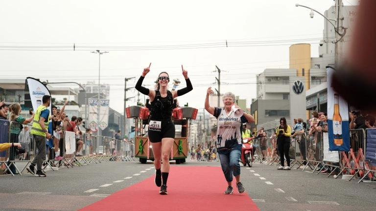 Oktoberfest Run reúne 3,5 mil atletas em Blumenau e celebra esporte, cultura e tradição alemã