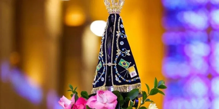 A trajetória de Nossa Senhora Aparecida desde sua descoberta até o reconhecimento como padroeira do Brasil