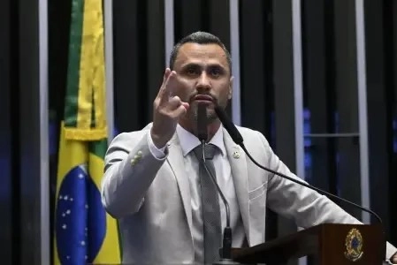 Cleitinho Azevedo critica gestão de Mateus Simões no Senado e anuncia auditoria em contratos estaduais