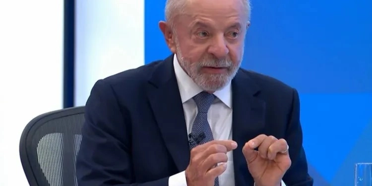 Pesquisa aponta leve aumento na reprovação ao governo Lula e estabilidade na aprovação