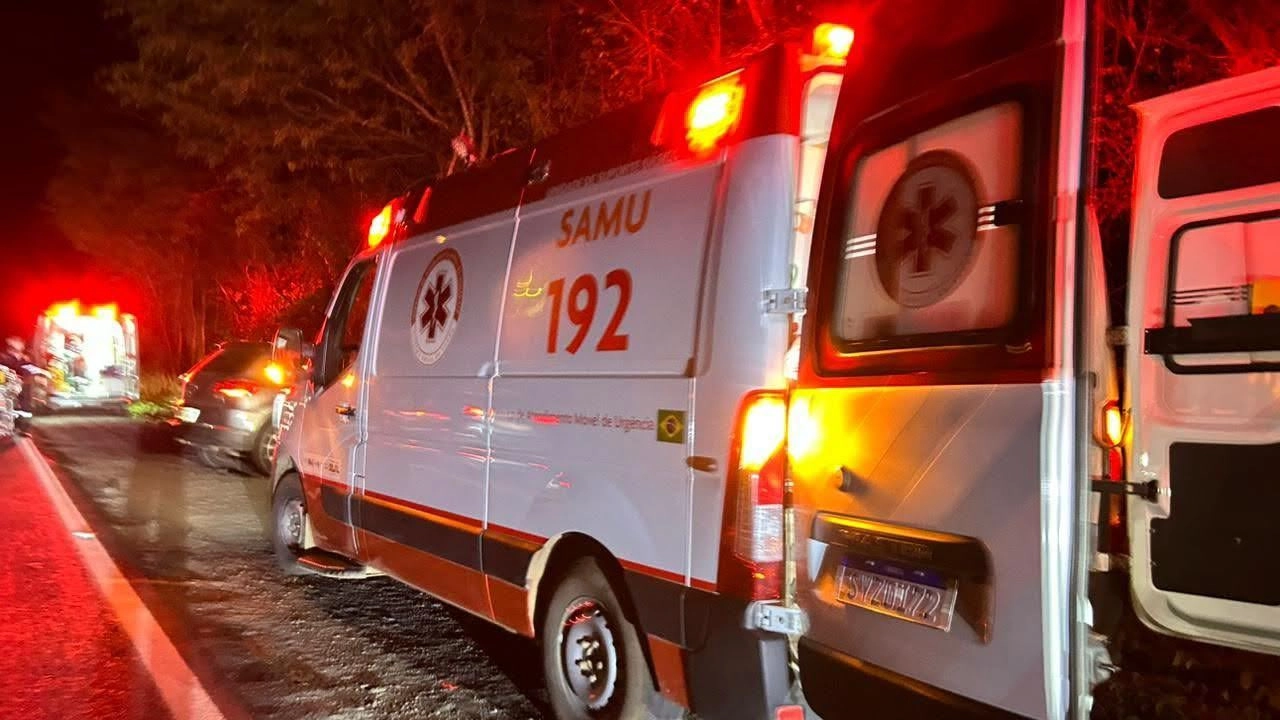 Homem morre em acidente com dois carros e cavalo em Rio Casca