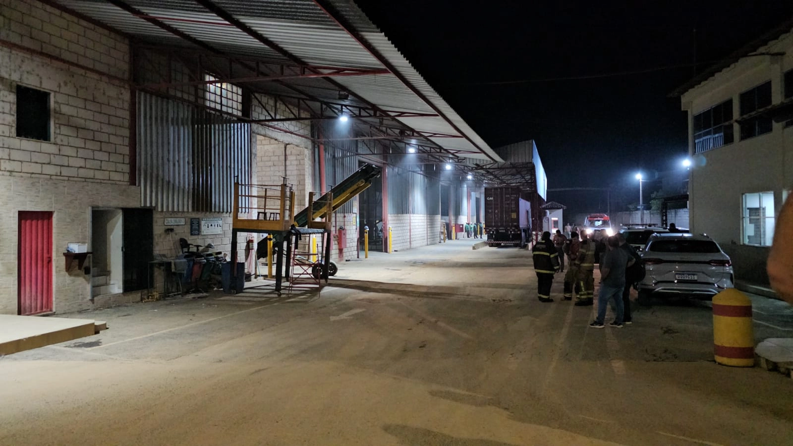 Incêndio atinge armazém de Café em Manhumirim