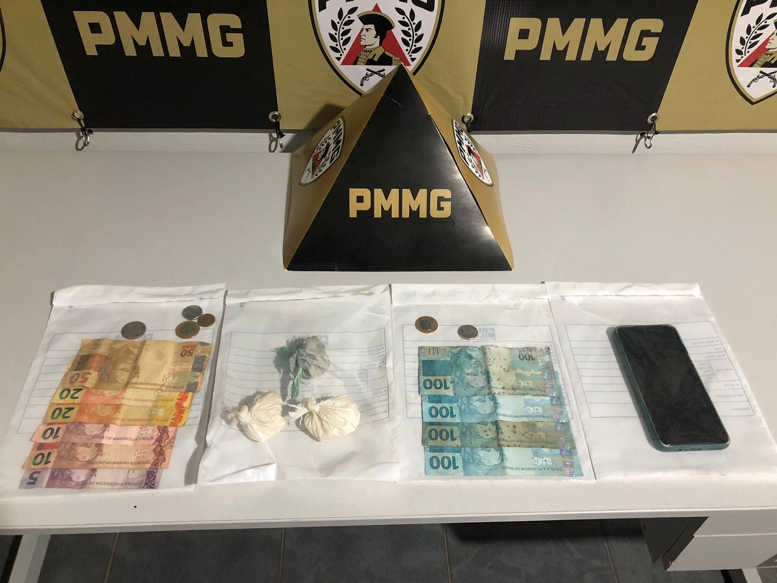 Três são presos com cocaína após tentativa de fuga em Alto Jequitibá