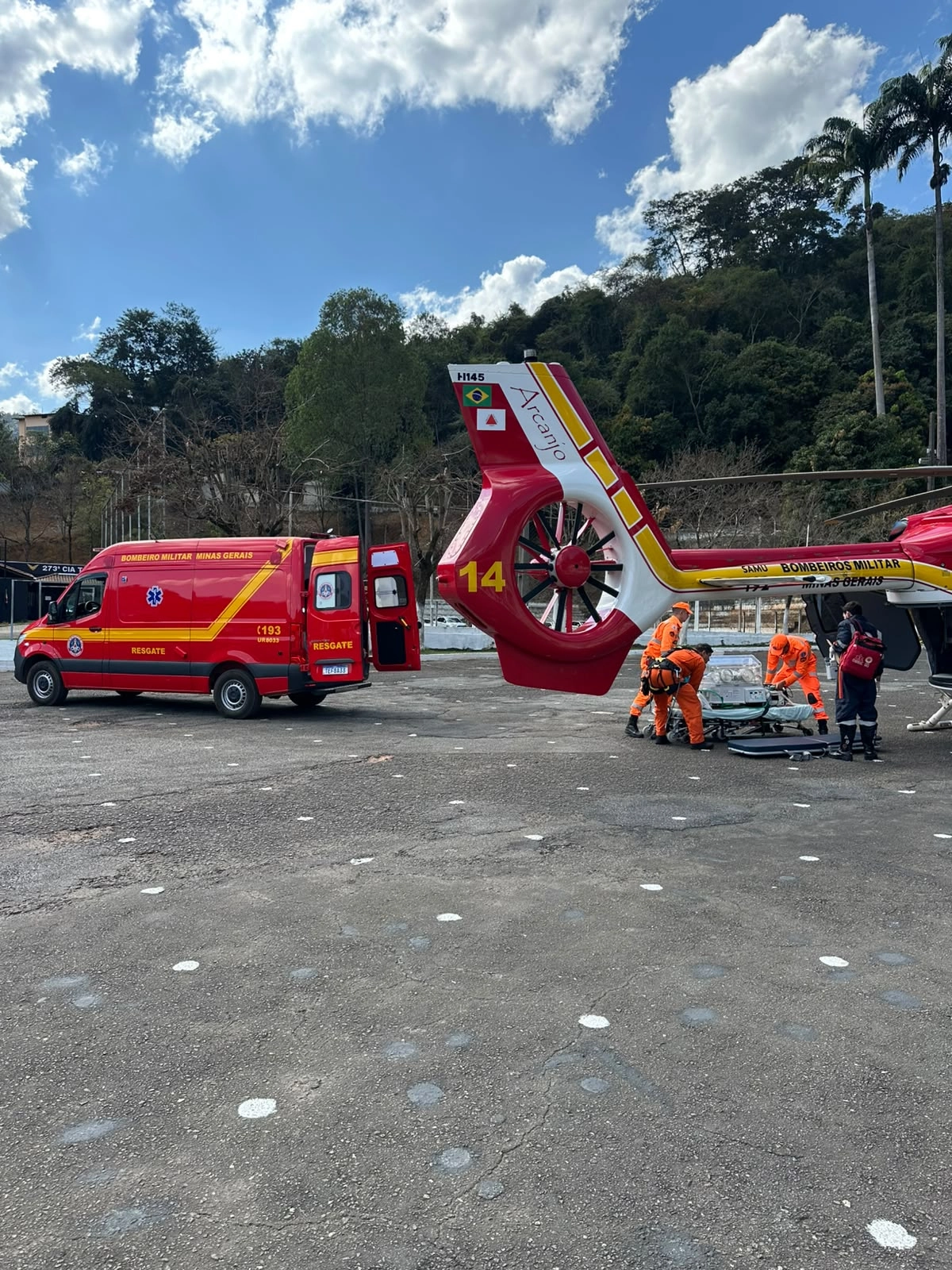 Recém-nascido de 700 gramas é transferido de helicóptero em Manhuaçu