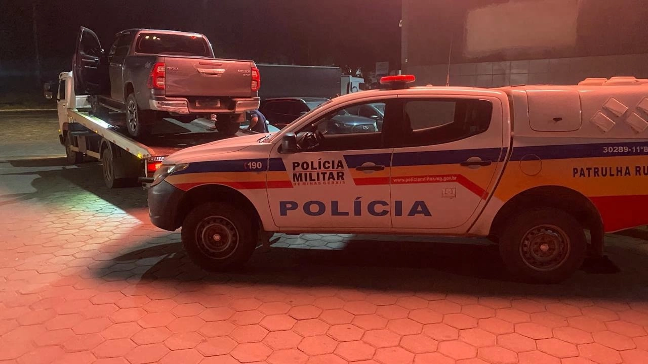 PM recupera Hilux furtada e prende dois homens em Abre Campo
