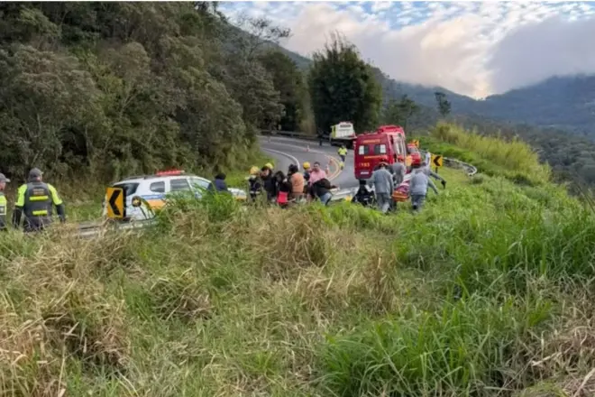 Ônibus com romeiros cai em ribanceira deixa seis mortos e motorista é preso