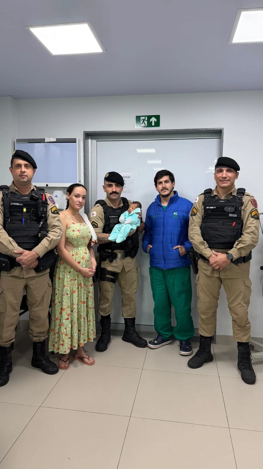 Bebê de 18 dias é salvo por policiais após engasgar em Manhuaçu