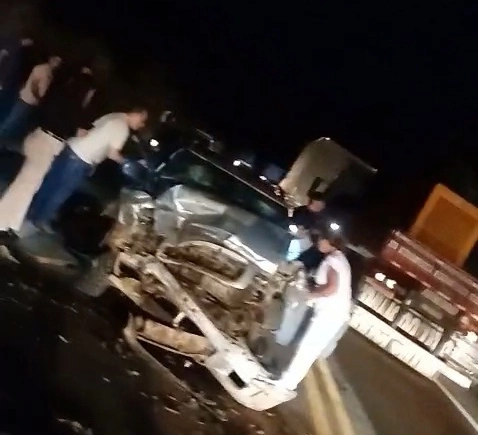 Homem morre e mulher fica gravemente ferida em acidente na BR-262 em Matipó