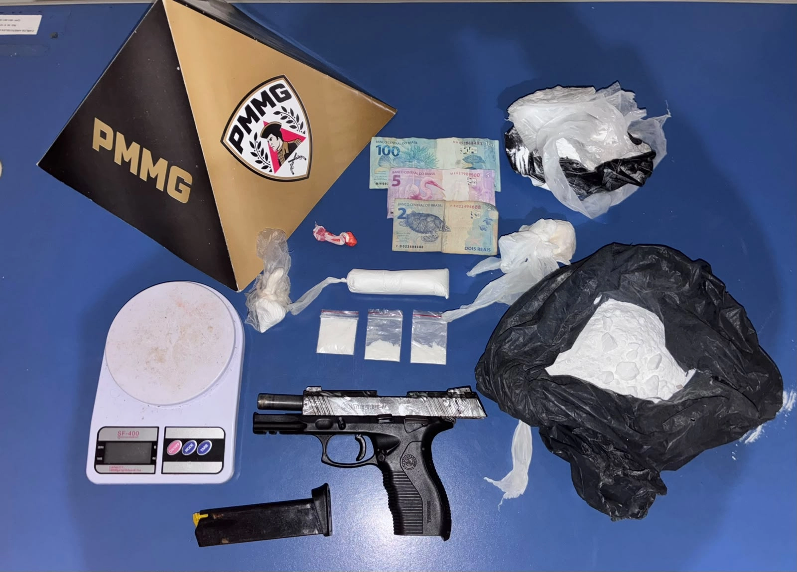 Homem é preso com drogas e pistola 9mm em Alto Caparaó