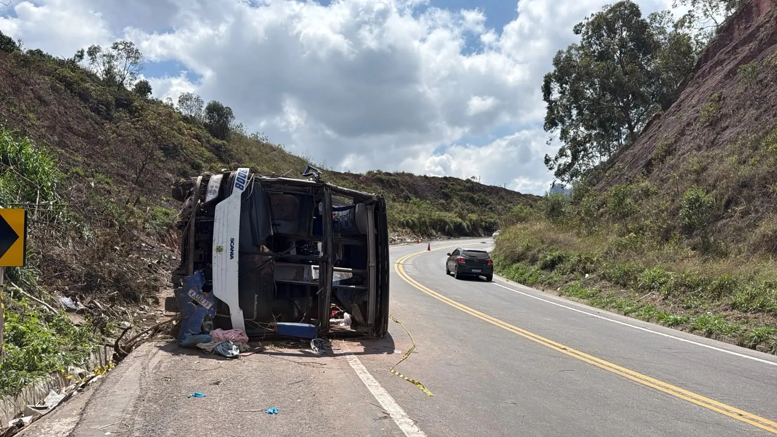Polícia apura homicídio culposo em acidente com ônibus na BR-262, que matou 3 pessoas e deixou outras 45 feridas