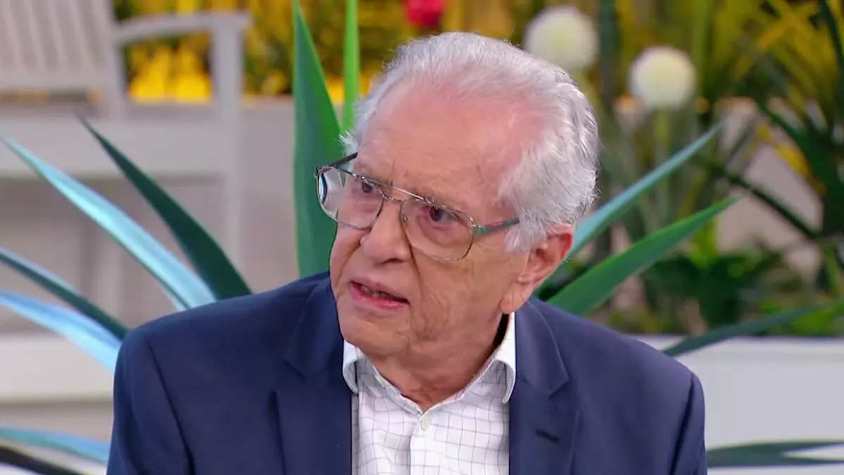 Aos 90 anos, Carlos Alberto de Nóbrega é internado e tem estado de saúde atualizado