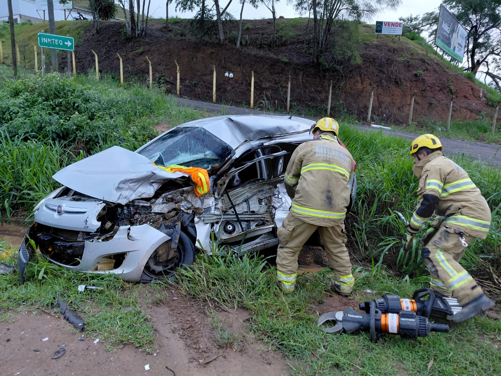 Motorista fica gravemente ferido em colisão na BR-262, entre reduto e manhuaçu