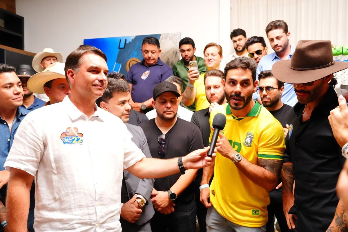 Eleições: Gusttavo Lima, Zezé Di Camargo e outros 30 sertanejos declaram apoio a Flávio Bolsonaro