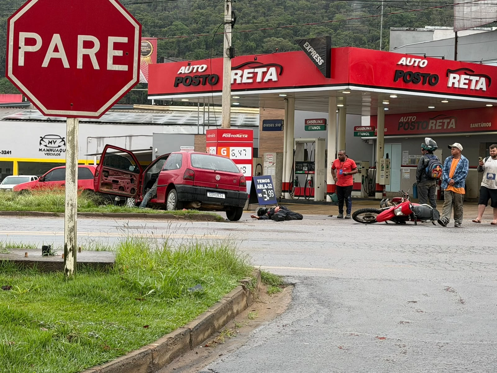 Mais um acidente entre moto e carro no trevo da Zebu