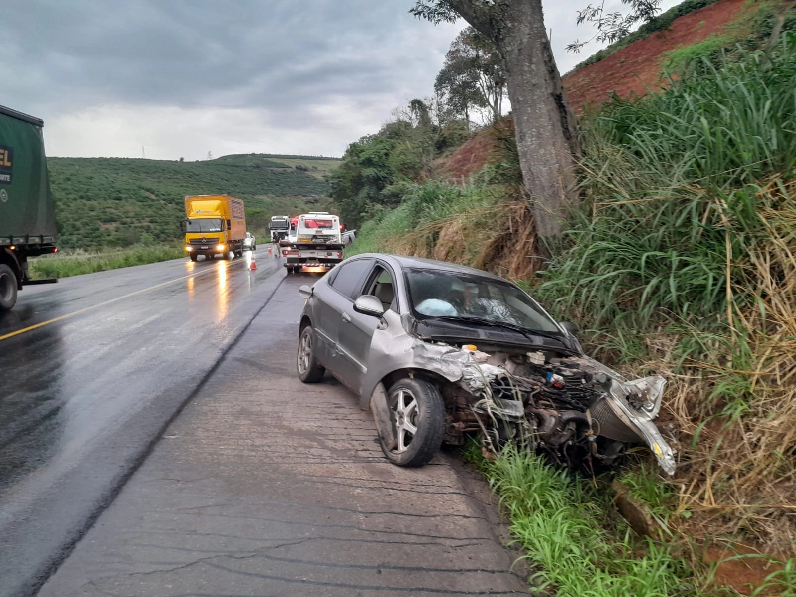 BR-262 tem quatro acidentes e duas pessoas feridas em Manhuaçu