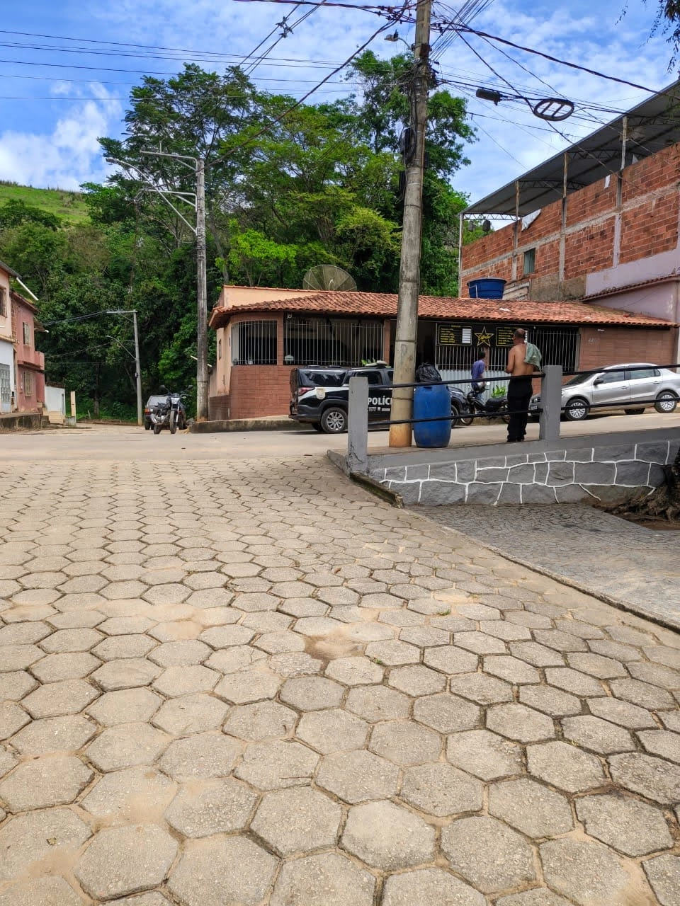 Comerciante é morto a tiros dentro de bar em Lajinha