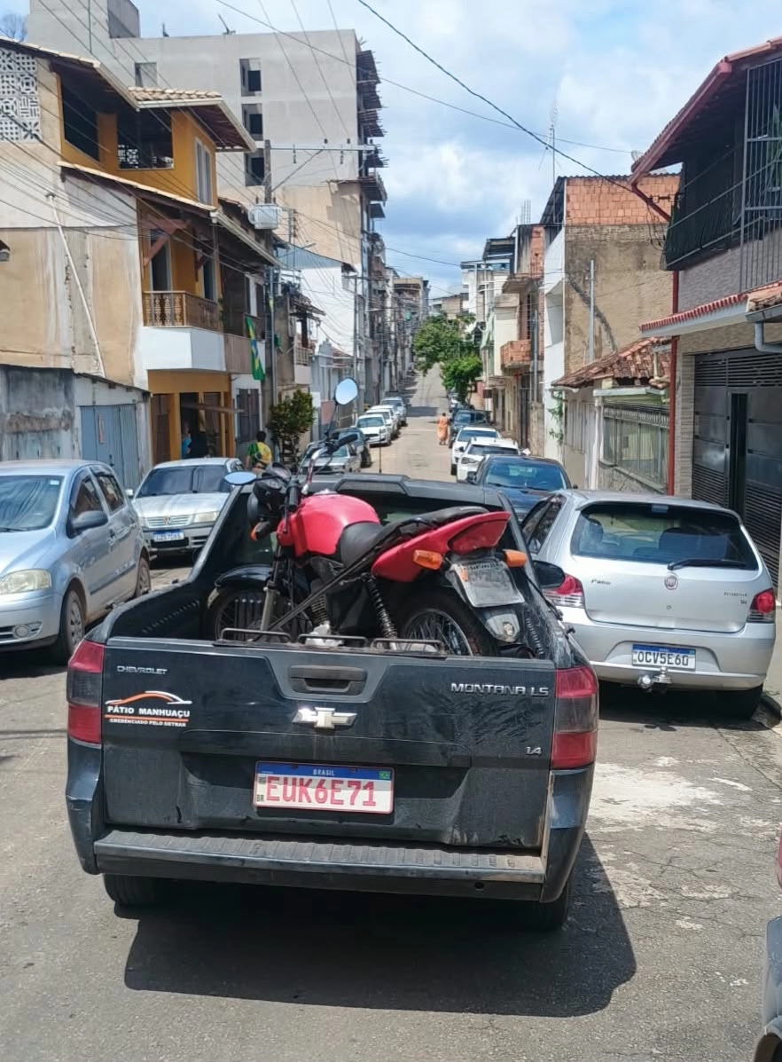 PM prende suspeito de furto e recupera motocicleta no bairro santana
