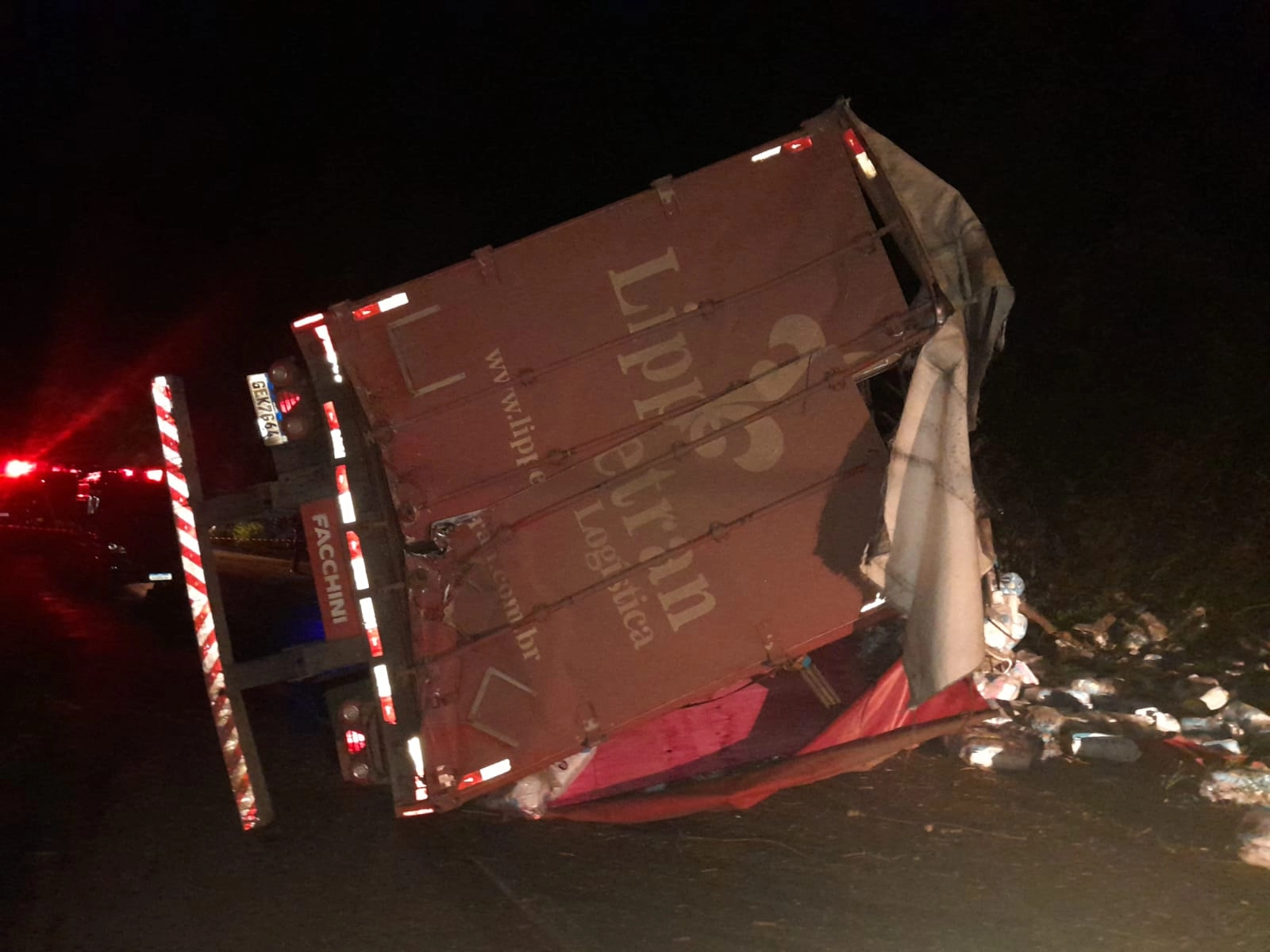 Motorista morre em capotamento de carreta na BR-262, em Reduto