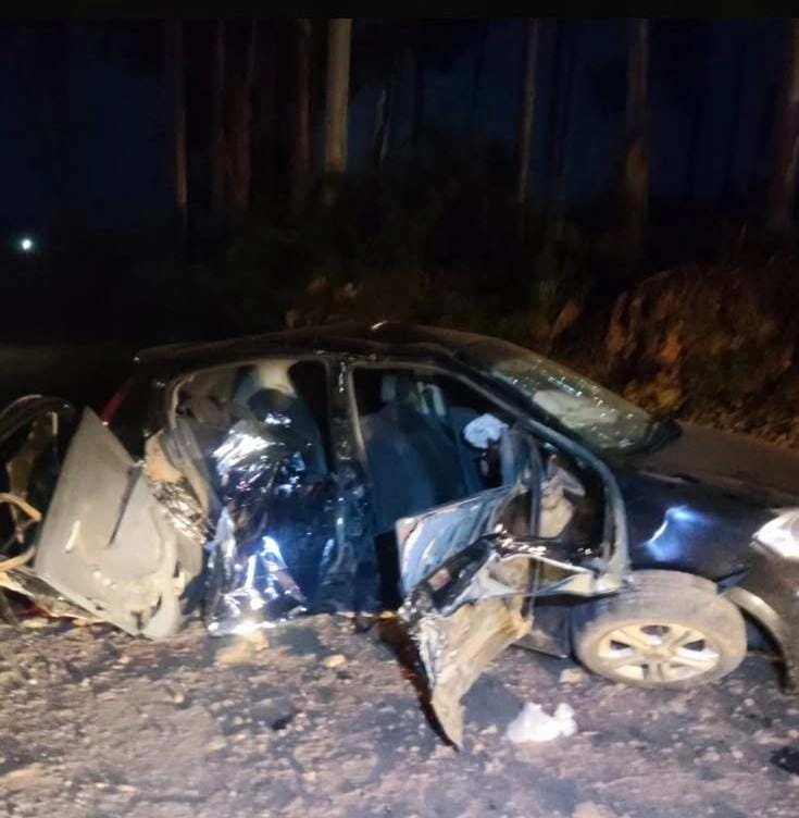 Colisão deixa uma mulher morta e cinco feridos na BR-262, em Abre Campo