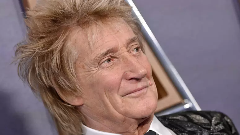 Rod Stewart faz pausa na estrada e para turnê para procedimento cardíaco